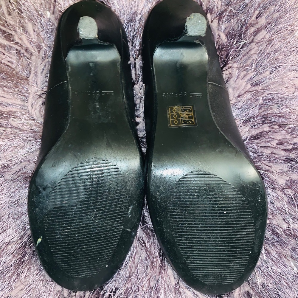 Black Pumps - Rounded Toe - Picture 3 of 3